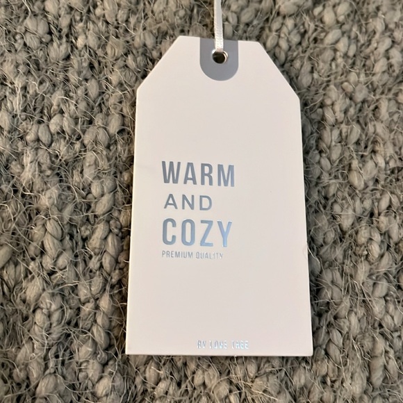 Ladies sweater sage green. Large very soft and warm V-neck. NWT - Picture 3 of 6